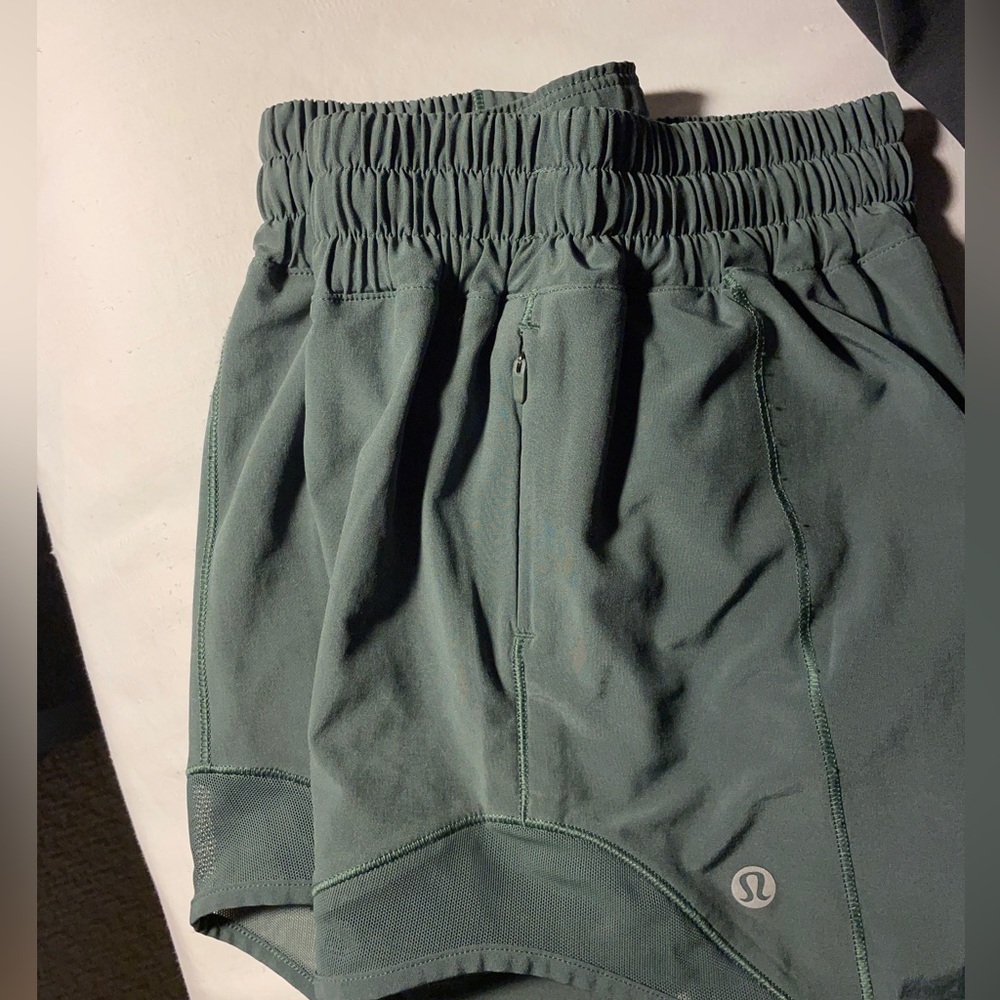 Lululemon Hotty Hot 4” Shorts